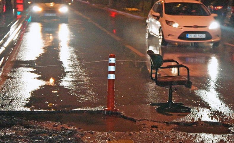 İzmir'in göbeğinde trafiğe 'sandalyeli' koruma