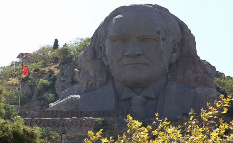 İzmir’in sembolünde temizlik mesaisi