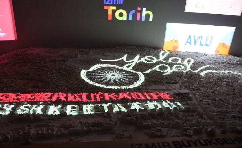 İzmir'in tarihsel gelişimini görsel şovla anlatıyorlar
