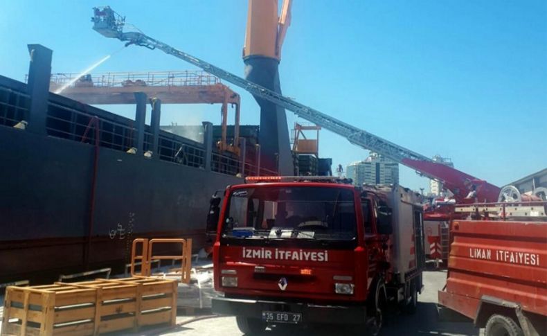 İzmir Limanı'nda gemide yangın
