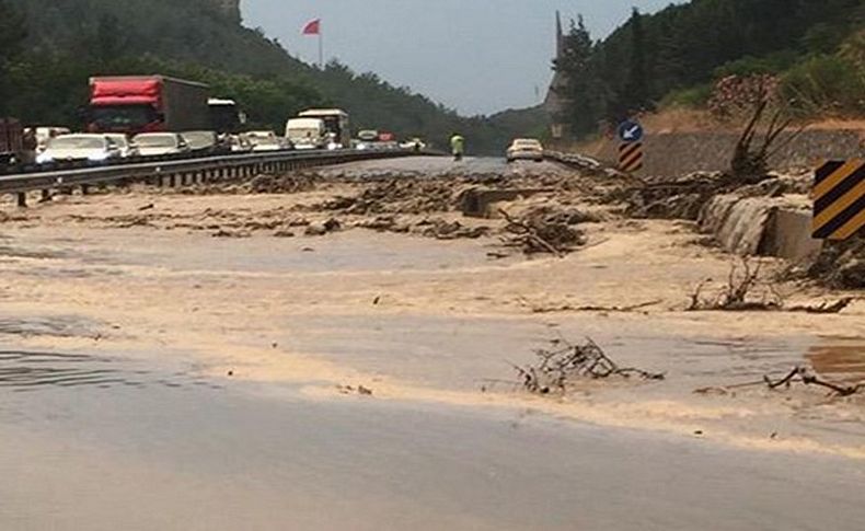 İzmir-Manisa karayolu ulaşıma kapandı!