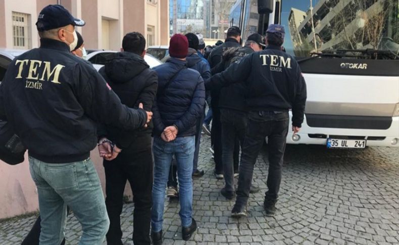 İzmir merkezli büyük FETÖ operasyonunda tutuklu sayısı 111'e yükseldi