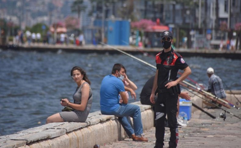 İzmir polisinden 'maske' denetimi
