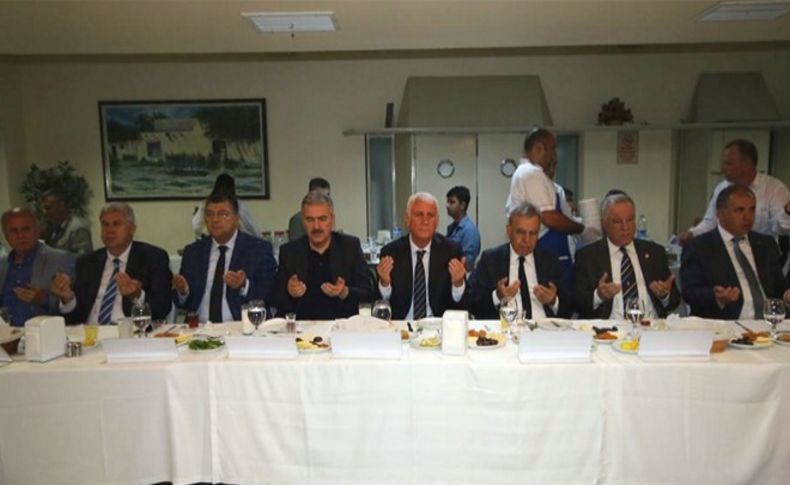 İzmir protokolü iftarda buluştu