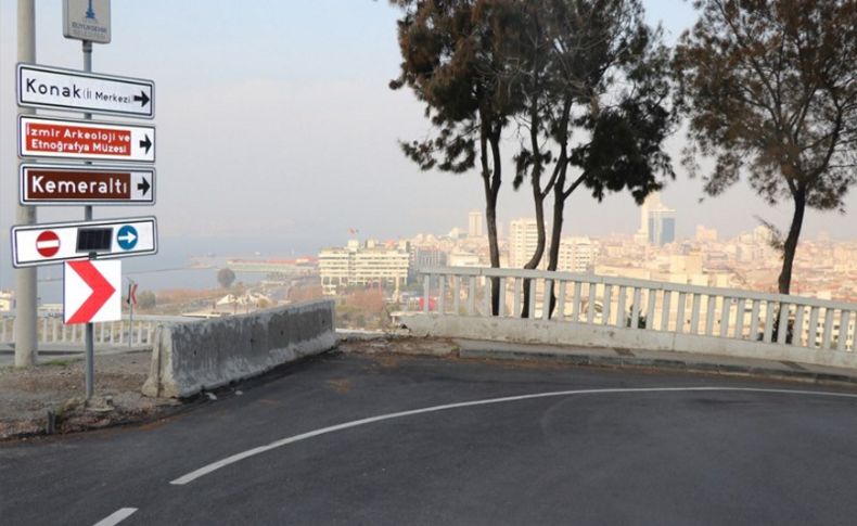 İzmir Varyant Yolu'nda 65 yıllık taşların kaldırılarak asfalt dökülmesine tepki