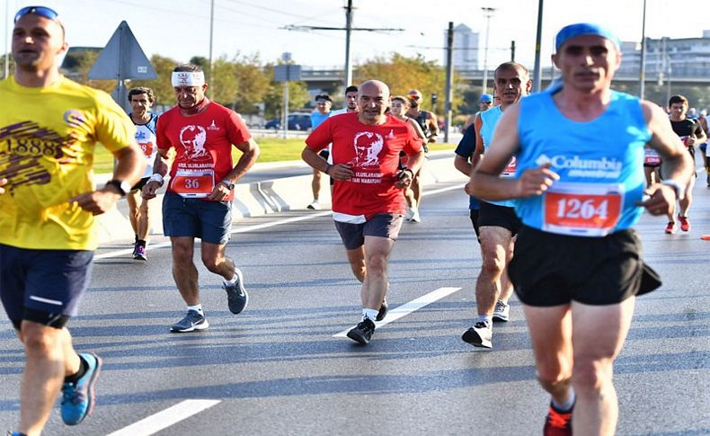 İzmir Yarı Maratonu'ndan renkli görüntüler