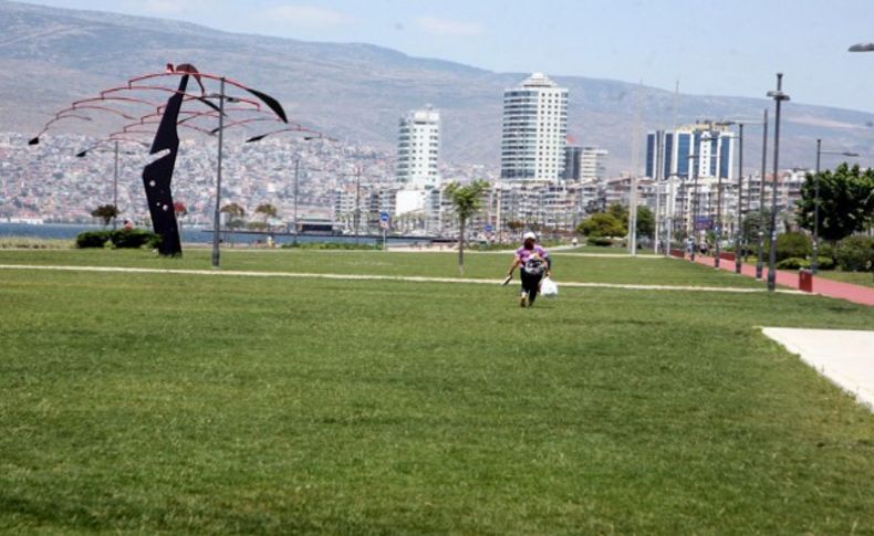 Vatandaşlar soluğu sahillerde aldı, İzmir boş kaldı