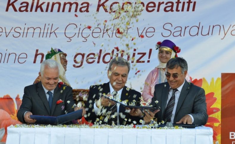 İzmir Büyükşehir Belediyesi Bademler köyünden 1 milyon liralık çiçek alacak