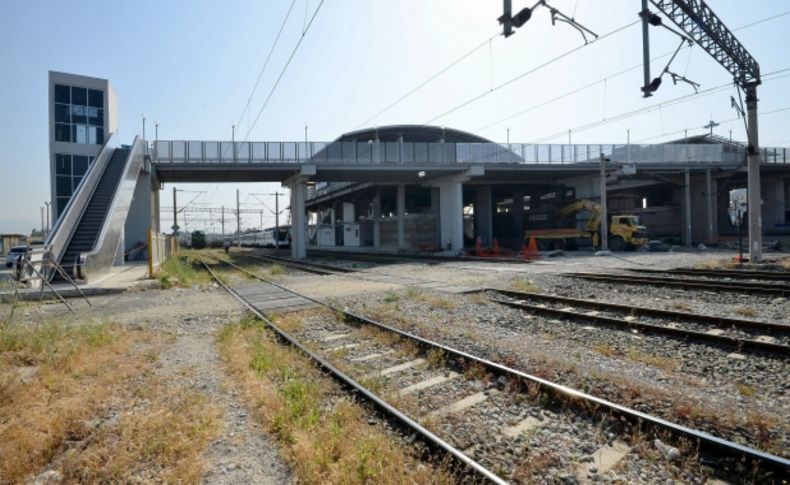 İzmir Halkapınar’da yeni yaya köprüsü devreye girdi