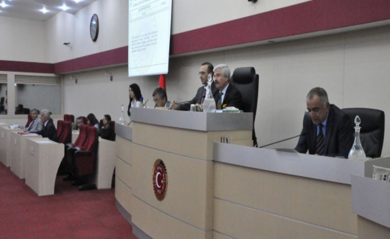 İzmir Vali Toprak Sümerbank arazisinin belediyeye devrini reddetti