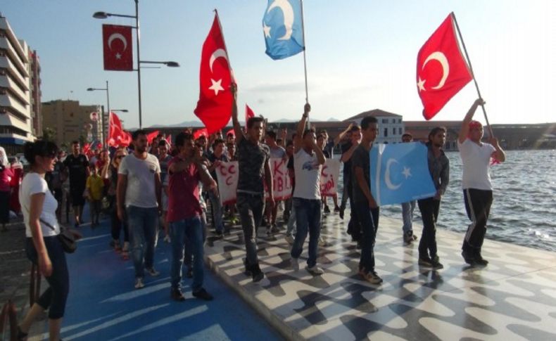İzmir'de teröre tepki eylemi