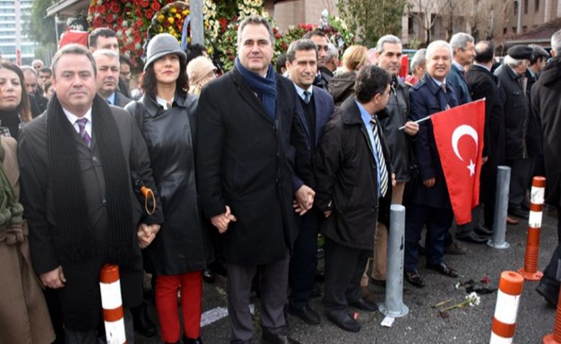 İzmirli avukatlardan bombalı saldırıya protesto