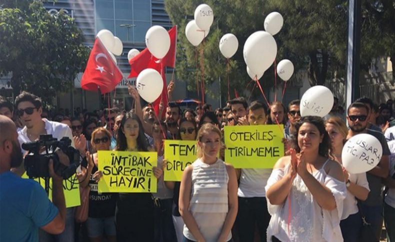 İzmirli öğrencilerden balonlu eylem