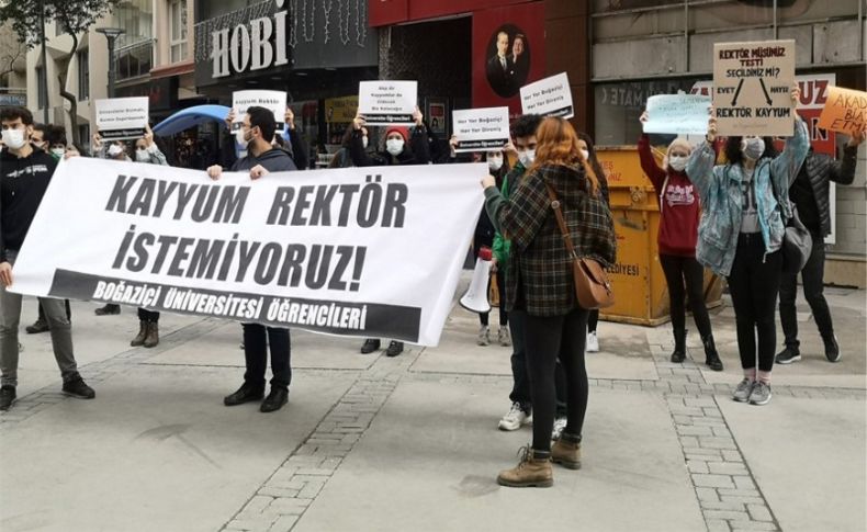 İzmirli öğrencilerden 'Kayyum Rektör istemiyoruz' eylemi