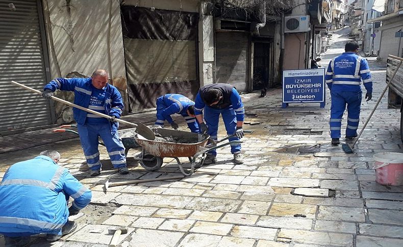 İzmirliler evde kalıyor İzmir’in yolları yenileniyor