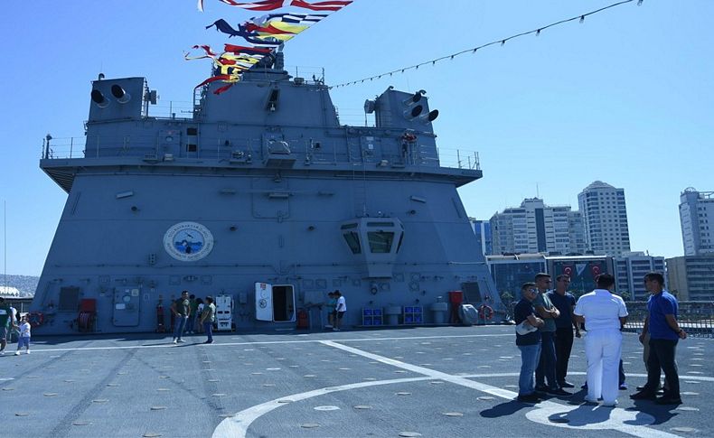 İzmirliler, TCG Bayraktar ve TCG Bartın gemilerini gezdi