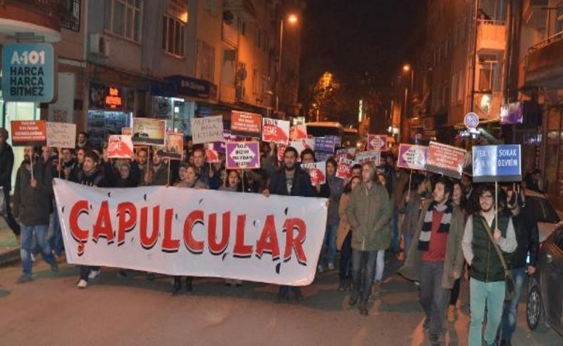 Izmit'te Protesto Yürüyüşünde Ak Parti Seçim Irtibat Bürosuna Yumurta Atildi