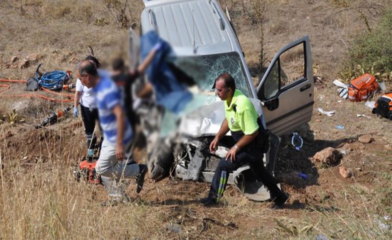 İzmir'de feci kaza: 2'si çocuk 4 ölü