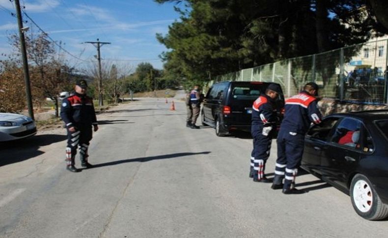 Jandarma, okul önlerinde denetim yaptı