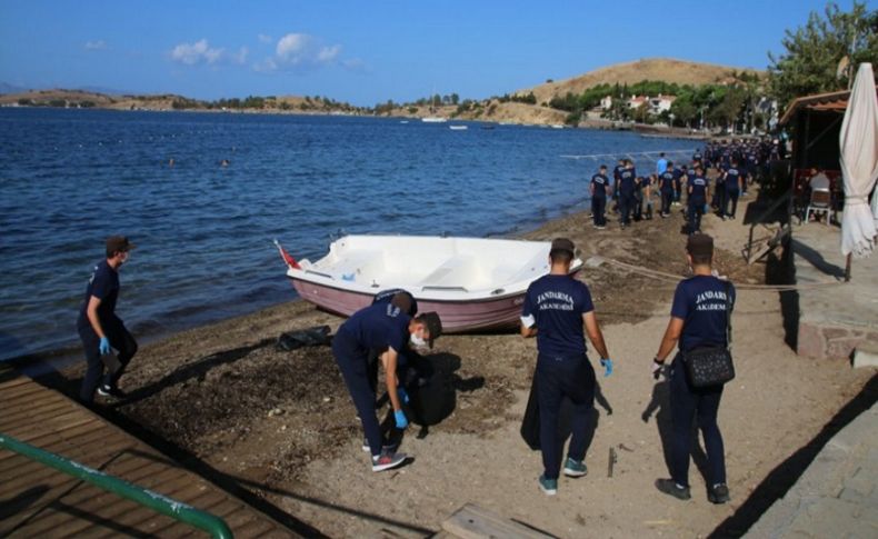 Jandarmadan Foça'da çevre temizliği