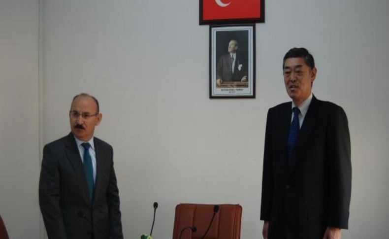 Japonya Büyükelçisi Yokoi, Nizip'te Suriyelileri Ziyaret Etti