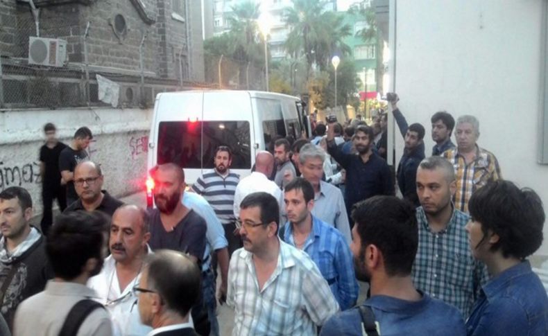 İzmir'de iki ayrı protestoda gerginlik 12 gözaltı