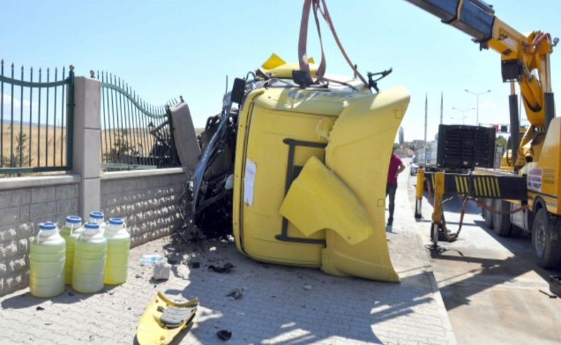 Kabini parçalanan TIR’dan burnu bile kanamadan çıktı