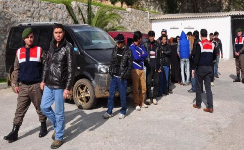 Kaçaklar havaya uyarı ateşi açılarak yakalandı