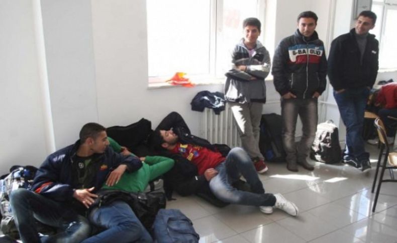 Kaçaklar jandarmaya yakalandı