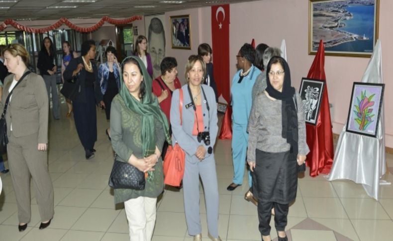 Kadın vekiller Sokakta Çalışan Çocuklar Merkezi'ni gezdi