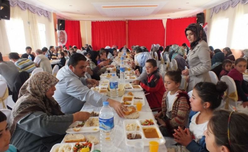Kadışehri Kaymakamlığı'ndan Hami-Yet annelerine kaynaşma yemeği