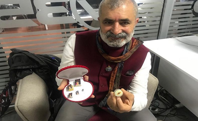 Kağıt israfına karşı minyatür kitap yazdı