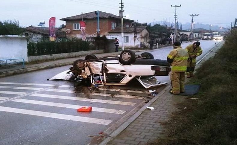 Kaldırıma çarpan otomobil takla attı: Karı-koca yaralandı