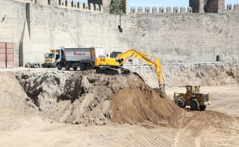 Kale içinde kazı çalışmaları başladı