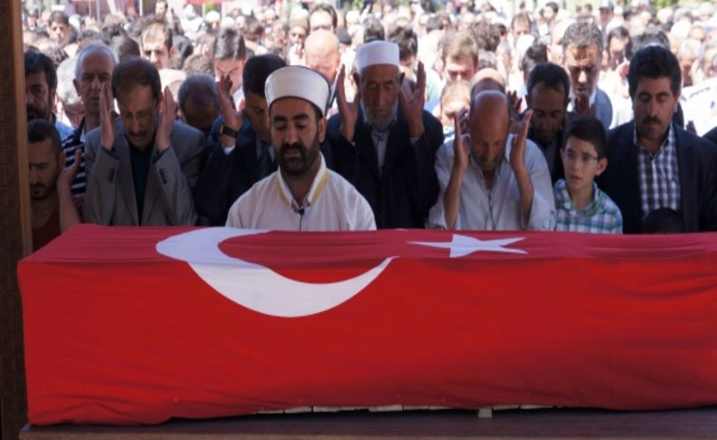 Kalp krizinden ölen polis memuru Erzurum'da toprağa verildi