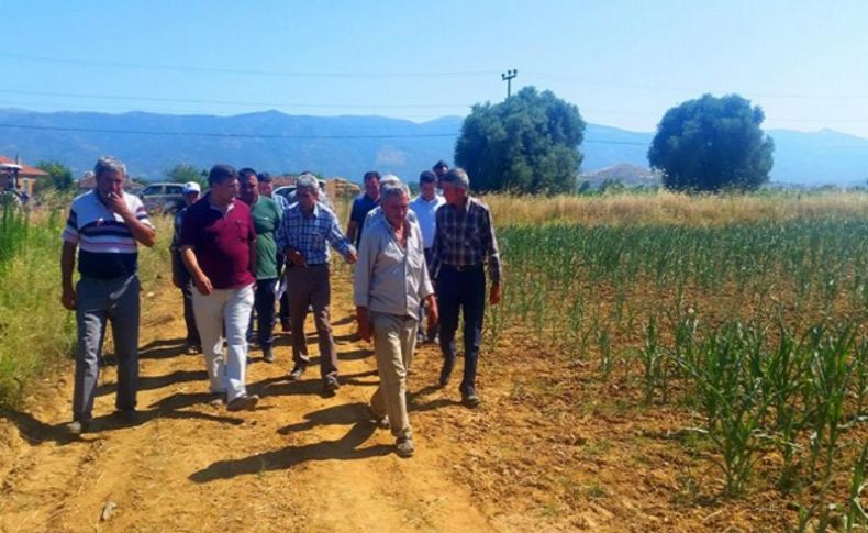 CHP'li Sındır Küçük Menderes'in su sıkıntısını tarlada çözdü