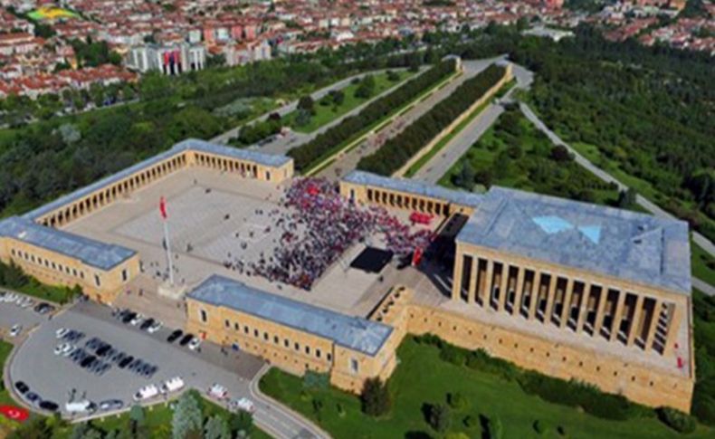 Kamu-İş'ten Anıtkabir çıkışı