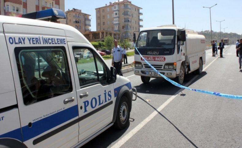 Kamyonetin çarptığı öğrenci öldü, annesi ağır yaralı