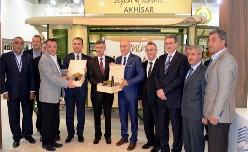 Akhisar standında iki vali