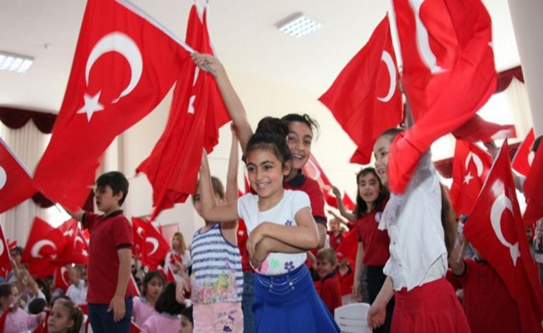 Çocuklar söyledi arkadaşları eğlendi