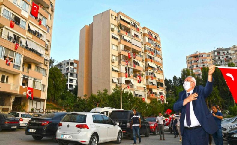 Karabağlar'da boş sokakları 19 Mayıs ruhu doldurdu