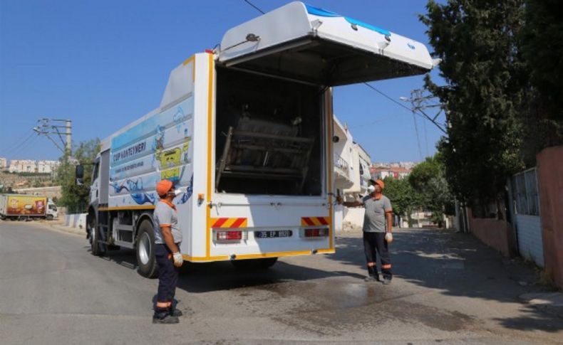 Karabağlar'da çöp konteynırları yerinde yıkanıyor