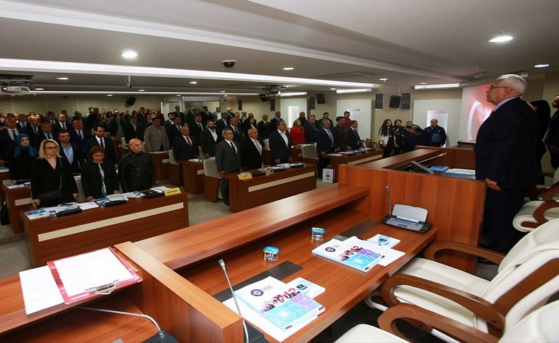 Karabağlar'da ilk mecliste 'hizmete devam' mesajı