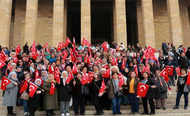 Karabağlarlı kadınlar Ata’sının huzurunda