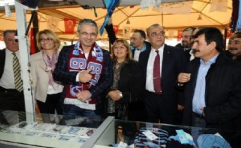 Karşıyaka’da Hamsi Şöleni’nde 5 ton hamsi dağıtıldı