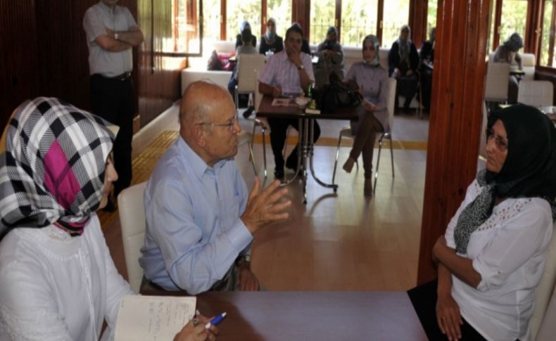 Karamanlı bayanlar hem geziyor hem öğreniyor