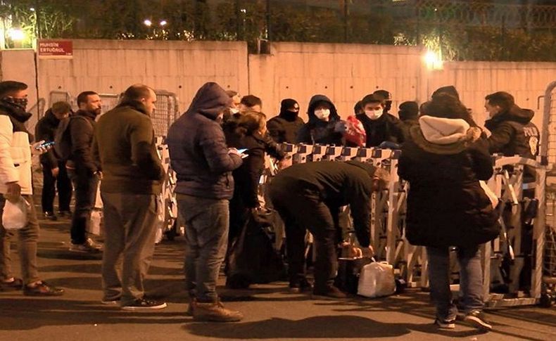 Karantina yurdunda dün gece... Akrabalar eşya taşıdı