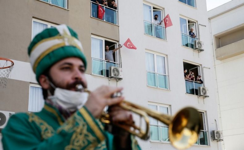 Karantinadan mehterle çıktılar