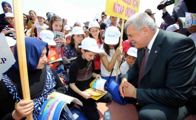 Karaosmanoğlu: Okumaktan, öğrenmekten hiç vazgeçmeyin
