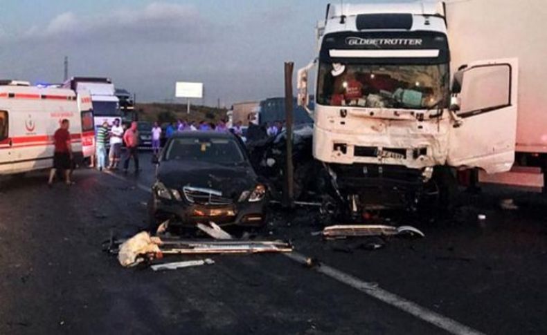 Karşı yöne geçen tır bir aileyi yok etti: 6 ölü